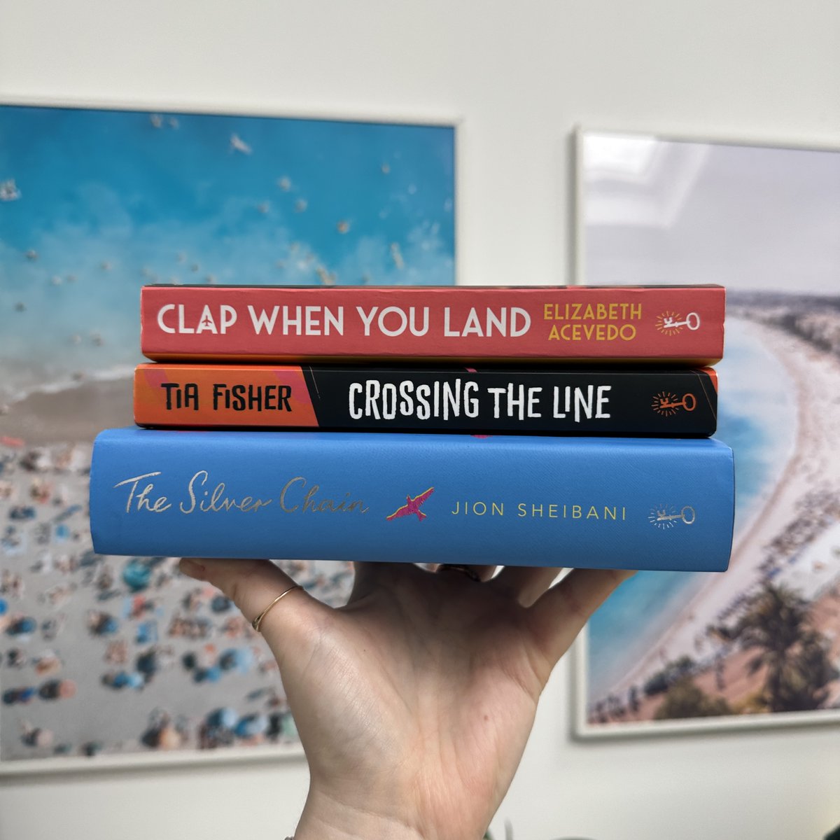 HotKeyBooks's tweet photo. Celebrate #WorldPoetryDay with these brilliant verse novels - beautifully lyrical, super accessible and fun to read ✨

💛 #ClapWhenYouLand by @acevedowrites 
🧡 #CrossingtheLine by @tiafisher_ 
💙 #TheSilverChain by @JionSheibani https://t.co/1s4sSTZbZ2