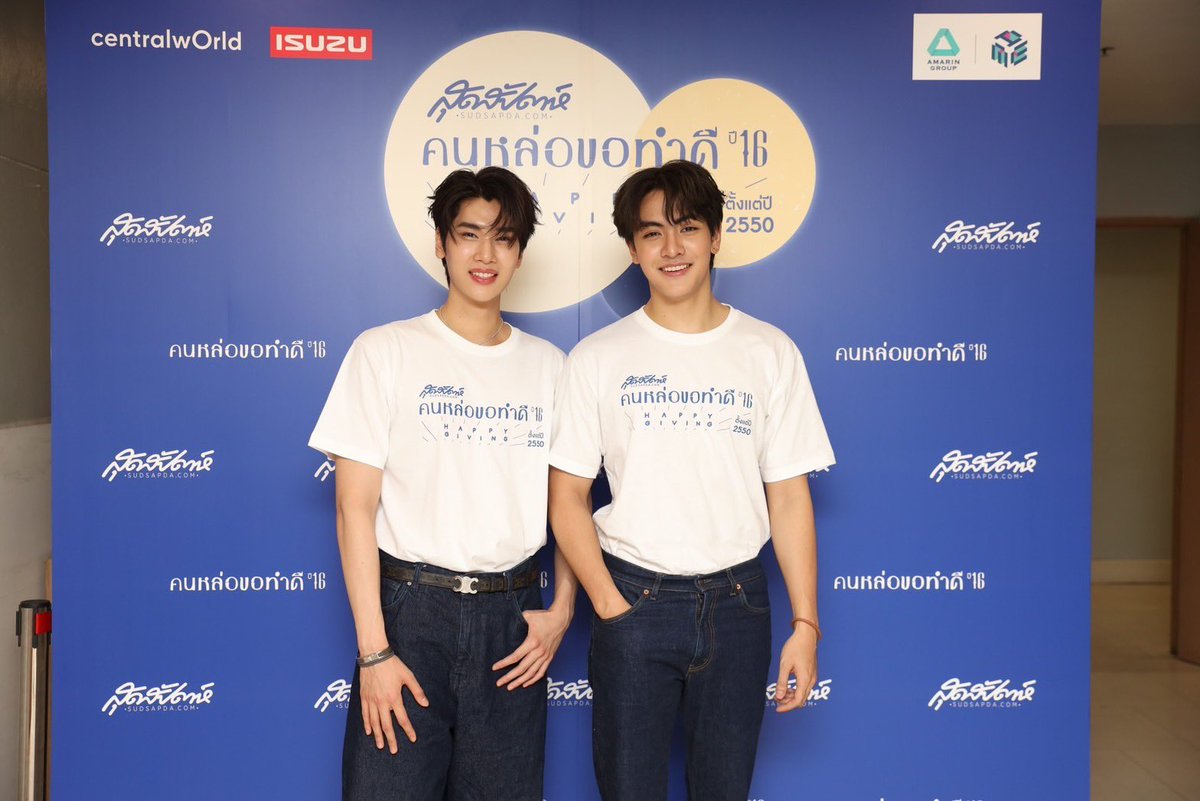 GMMTV's tweet photo. นำภาพ ออฟ, กัน, จุง, ดัง, ทอย, ลี และปลื้ม จากงานแถลงข่าว “คนหล่อขอทำดี ปี 16” มาฝากค่ะ✨

#SudsapdaxKonlor
#OffGun #JoongDunk 
#Lee_thanat #PluemPurim 
#ToyPathompong 
#GMMTV https://t.co/TvZm4QURen