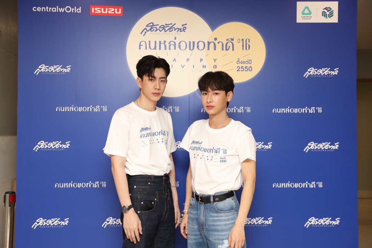 GMMTV's tweet photo. นำภาพ ออฟ, กัน, จุง, ดัง, ทอย, ลี และปลื้ม จากงานแถลงข่าว “คนหล่อขอทำดี ปี 16” มาฝากค่ะ✨

#SudsapdaxKonlor
#OffGun #JoongDunk 
#Lee_thanat #PluemPurim 
#ToyPathompong 
#GMMTV https://t.co/TvZm4QURen