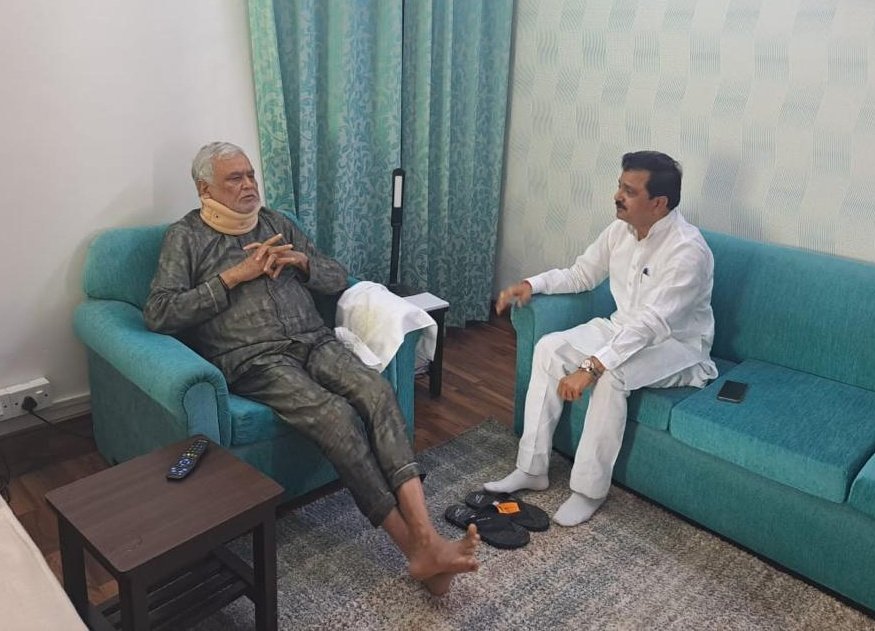 drmanojrajoria's tweet photo. आज राज्यसभा सांसद एवं भाजपा के वरिष्ठ नेता आदरणीय श्री @DrKirodilalBJP जी से उनके दिल्ली निवास पर मुलाकात कर उनका कुशलक्षेम पूछा और उनके शीघ्र स्वस्थ होने की कामना की। https://t.co/MNhDRb850C