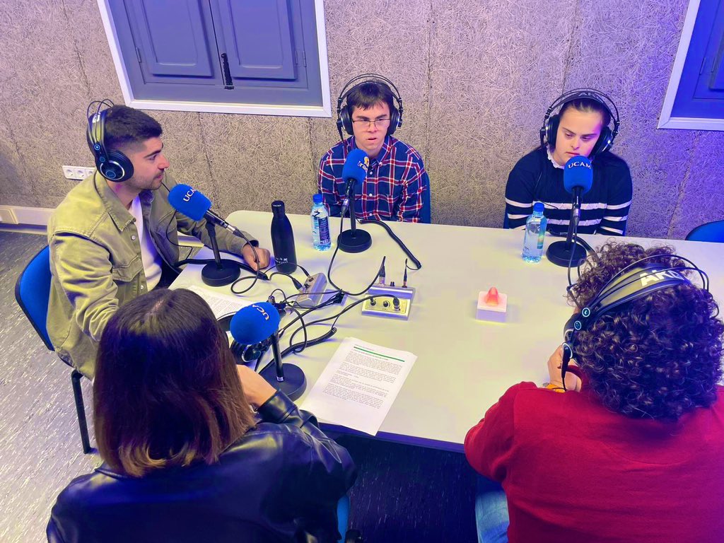 iradioUCAM's tweet photo. Hoy 21 de Marzo es el #diamundialsindromedown y nuestros compañeros de #LaBuenaOnda🎙️ están realizando un programa muy especial…
Nuestros primeros invitados son Javier y María, alumnos de #UCAMPACITAS 💛 https://t.co/2lNyLh7GzF
