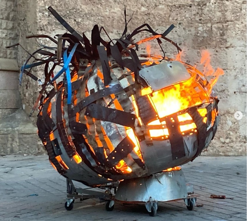 Bestiari_Cat's tweet photo. El pròxim dissabte 25 de març arriba la 9a edició del Cebafoc, un punt de trobada pels amants del foc i la percussió 🔥🥁
👉 https://t.co/h93S8kZ9s1
(📷 de la Ceba de Foc de #Cebafoc #Sabadell) https://t.co/G8cBsDBRvQ