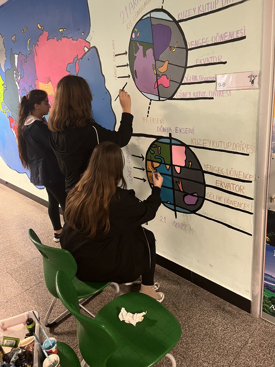 21 Mart #Ekinoks Kuzey Yarım kürede ilkbahara giriş günümüz kutlu olsun💐🥰👍 Coğrafya beceri kulübü öğrencilerimizin duvar boyama etkinliği💐<a href="/DogaOkullari/">Doğa Koleji</a> <a href="/Azrafraarzu1/">Arzu Uz</a> <a href="/CevizlibagDoga/">Doğa Koleji Cevizlibağ Kampüsü</a> <a href="/keziban_senel/">Keziban Şenel</a> <a href="/dilekztemelerka/">Dilek Öztemel Erkan</a> <a href="/osmann_nuri/">Osman Nuri Yakupoğlu</a> #dogadacoğrfaya