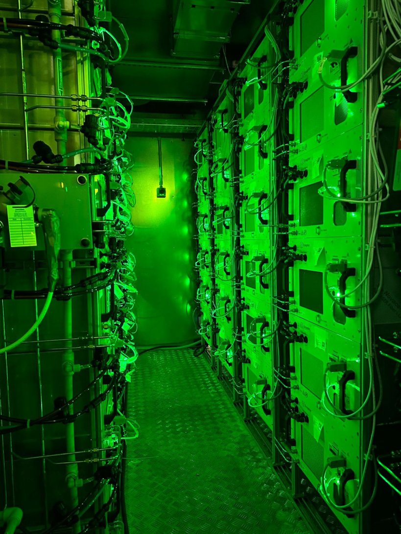 Enapter's tweet photo. WE 💚 GREEN HYDROGEN

What a view: 48 AEM Electrolysers in action by night. And this project by our partner JAG is as innovative as it is attractive! 👏

This containerised solution is providing the first on-site produced renewable H2 to the #HyLab of the MORE Campus in Munich. https://t.co/Z49cY79dRP
