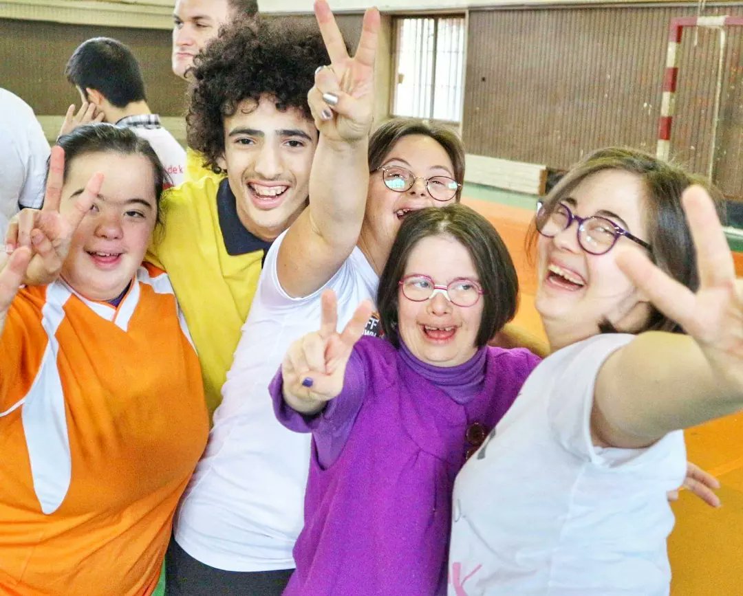 Marmara_Korfbol's tweet photo. 21 Mart Dünya Down Sendromu Farkındalik Günü #dostlarkromozomsaymaz #lovedoesntcountchromosomes #downsyndrome #worlddownsyndromeday #korfball #korfbol #korfbal #ilovekorfball https://t.co/lb8sSIfbfJ