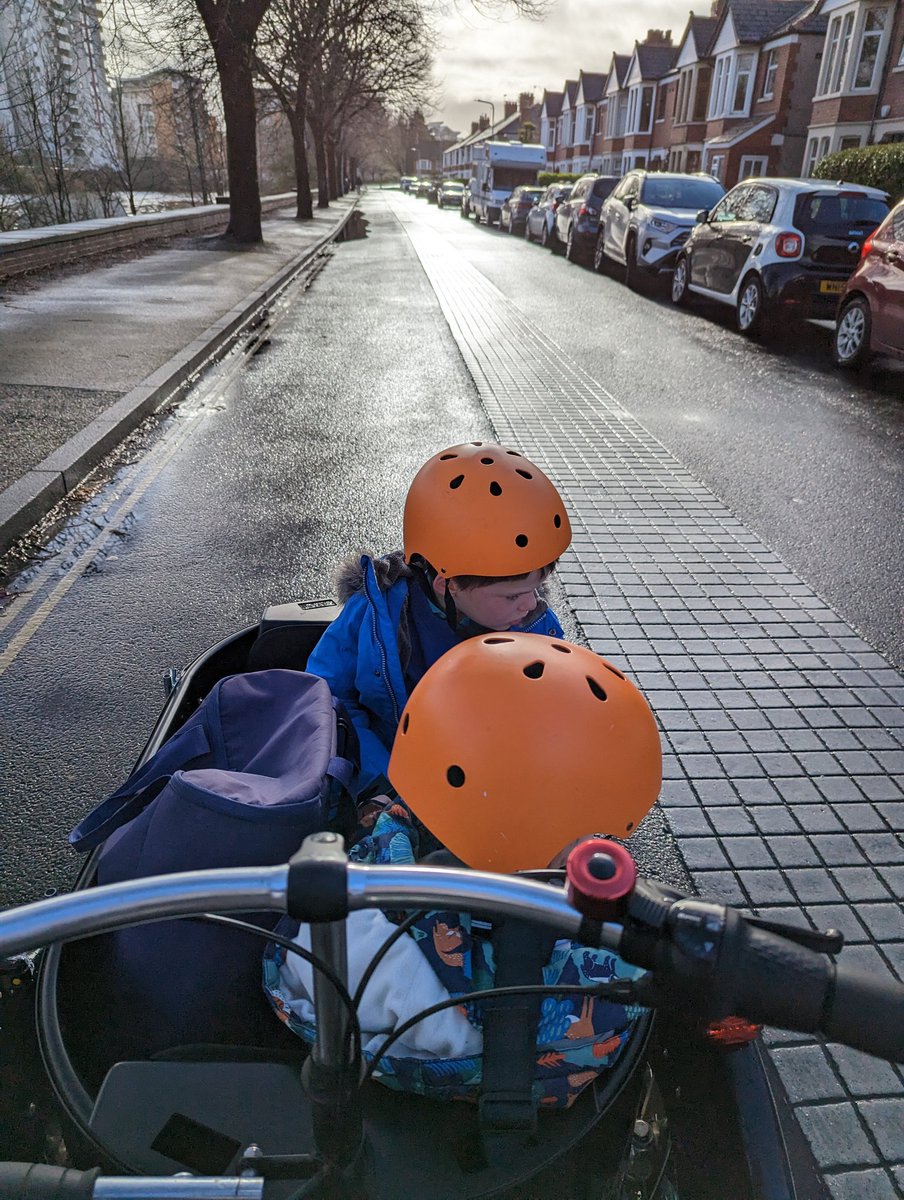 Ar ein ffordd i @YsgolHamadryad a @CylchGrangetown bore ma.
@SustransCymru #stroliwcharholiwch #BigWalkAndWheel