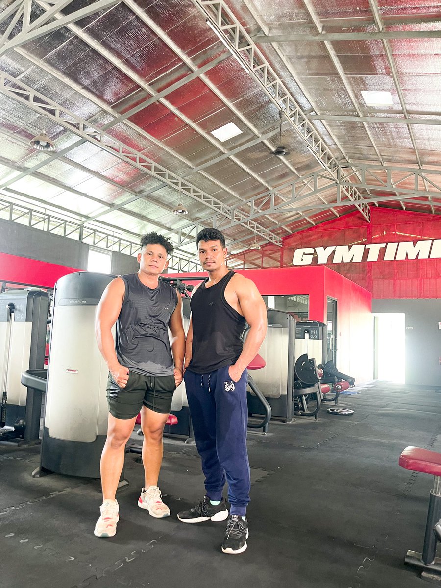 mc_sting9's tweet photo. At Gym with brother 💪 https://t.co/w6vFOoMx01