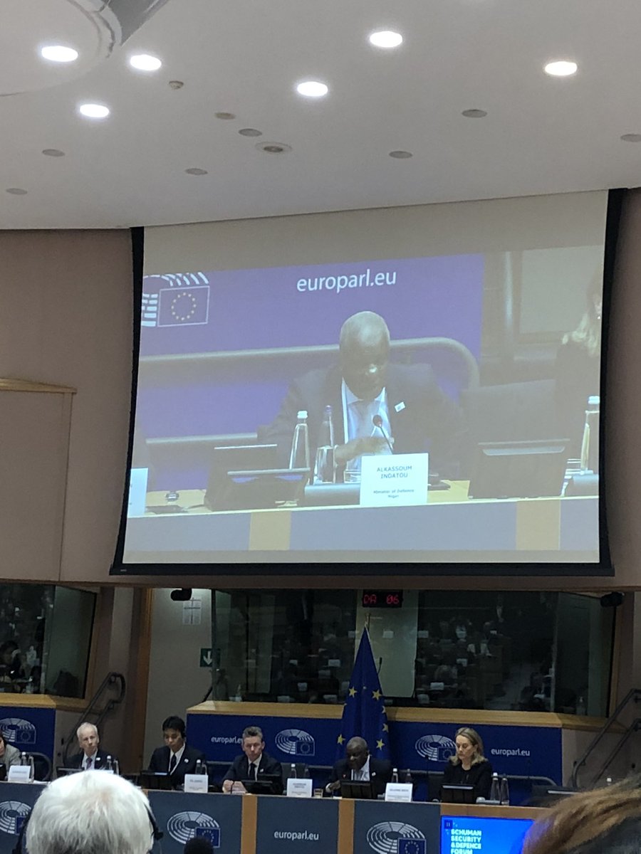 Le Ministre de #defense de #Niger stresse l’importance des:

- #partenariats et de la formation, équipement et infrastructure à temps pour combattre #terrorisme

- Niger fait face au #Wagner avec des autres partenariats 
#Schumanforum

#sahel