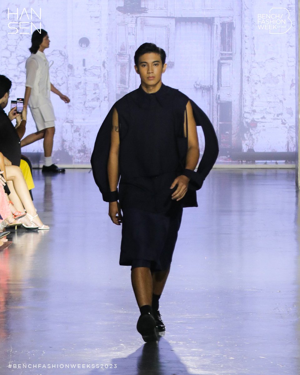 LOfficiel_PH's tweet photo. Filipino designer #BonHansen revisits ‘El Filibusterismo’ for #BENCHFashionWeekSS23. The collection offers a modern take on Simoun’s character with a beautiful display of unconventional menswear silhouettes. Learn more about the collection at https://t.co/dLC18oNDKy https://t.co/lLQEji1Kos