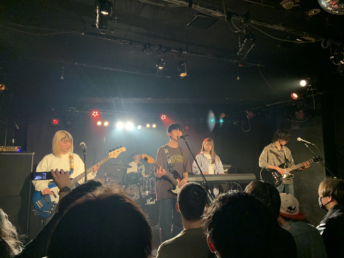 kobakobasuke's tweet photo. 長南で学年被ってる後輩の最後のライブ見に行ったけどみんな上手になってて感動したし久しぶりにバンドやりたくなってきた、卒業おめでとう👏 https://t.co/3T9VsQ75Dh
