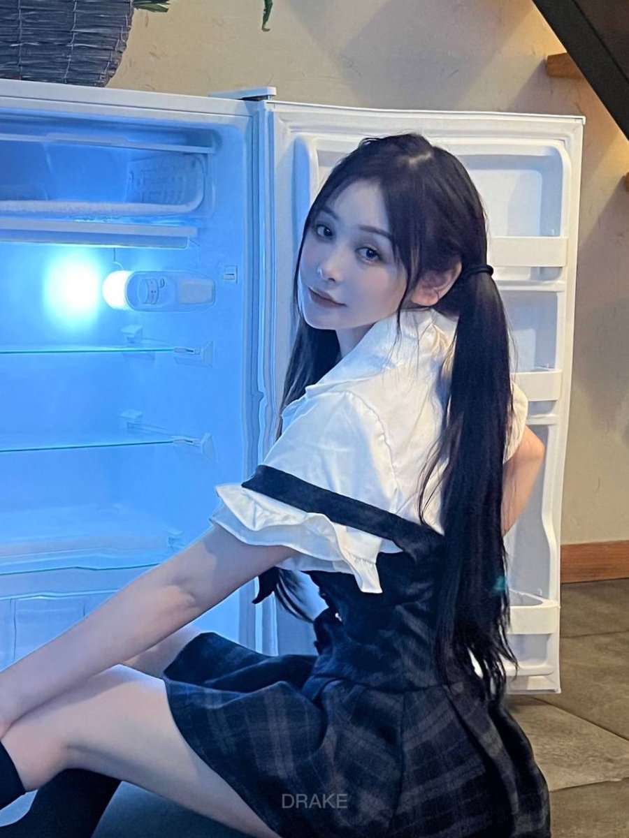 Drake_DGL's tweet photo. 冰心美人
👸：白冰
📷：@DRAKE_DGL
北京私房摄影约拍，可互勉首页加微 #跟拍 #偷拍 #北京跟拍  #北京约拍 #北京 #北京线下 #约拍 #私房 #写真 #互勉 #北京摄影 #北京拍照 #写真 #拍照 #北京同城 #北京学生 #私房写真 #私房摄影 #私房模特 #私房照 #私房攝影  #私房照摄影师 #私房寫真约拍 #私房寫真 https://t.co/NSaqLhSGvt