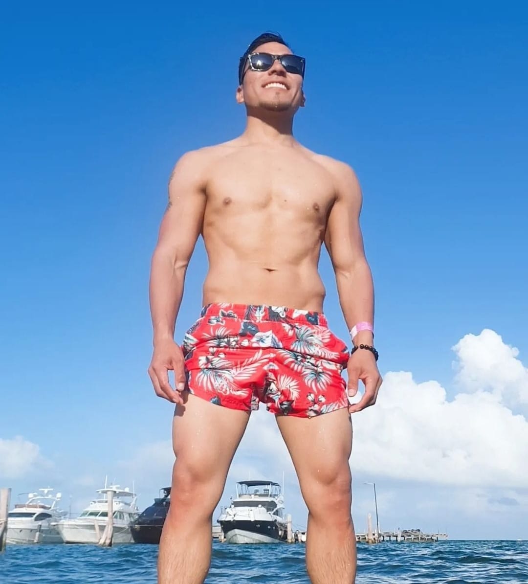 Mersin'den tanışmak isteyen hanımefendileri DM bekliyorum. 32 yaşındyım Gizllik sizn için şart biliyorum ve benm için de aynı şekilde. Bu hassasiyete göre iletişime geçebilirsiniz #mersinesc #mersindul #mersingizli #evli #mersinsex #mersinpozcu #gizliiliski #mersineskort #mersin