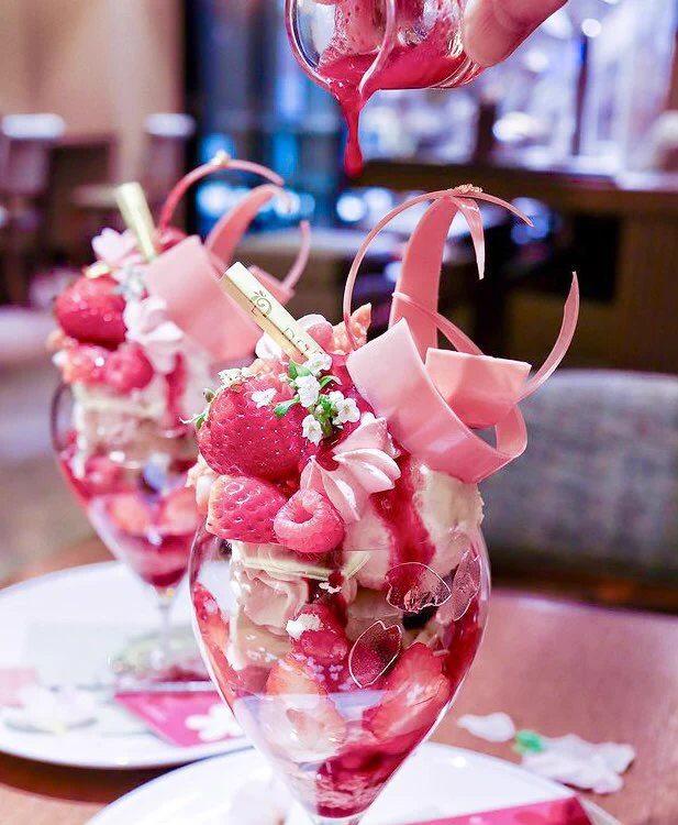 グラスの中も満開！デリーモの季節限定桜パフェ！