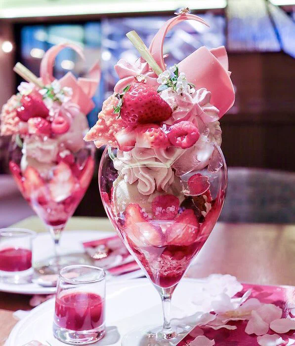 グラスの中も満開！デリーモの季節限定桜パフェ！