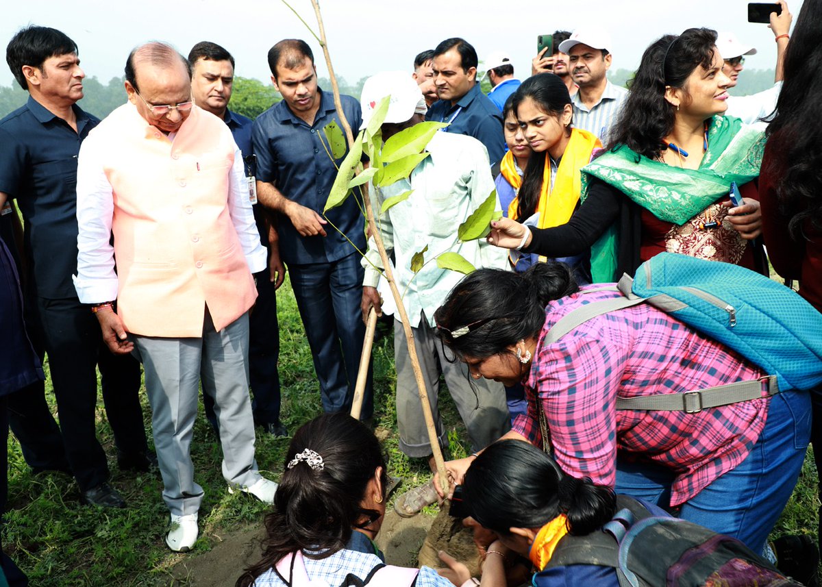 To celebrate #InternationalDayofForests, launched plantation drive for restoration of Yamuna floodplains between Bela Farm-Shastri Park-Garhi Mandu in North East Delhi along with Hon’ble Minister <a href="/moefcc/">MoEF&CC</a> Shri Bhupender Yadav &amp; thousands of students and ordinary Delhi Citizens.