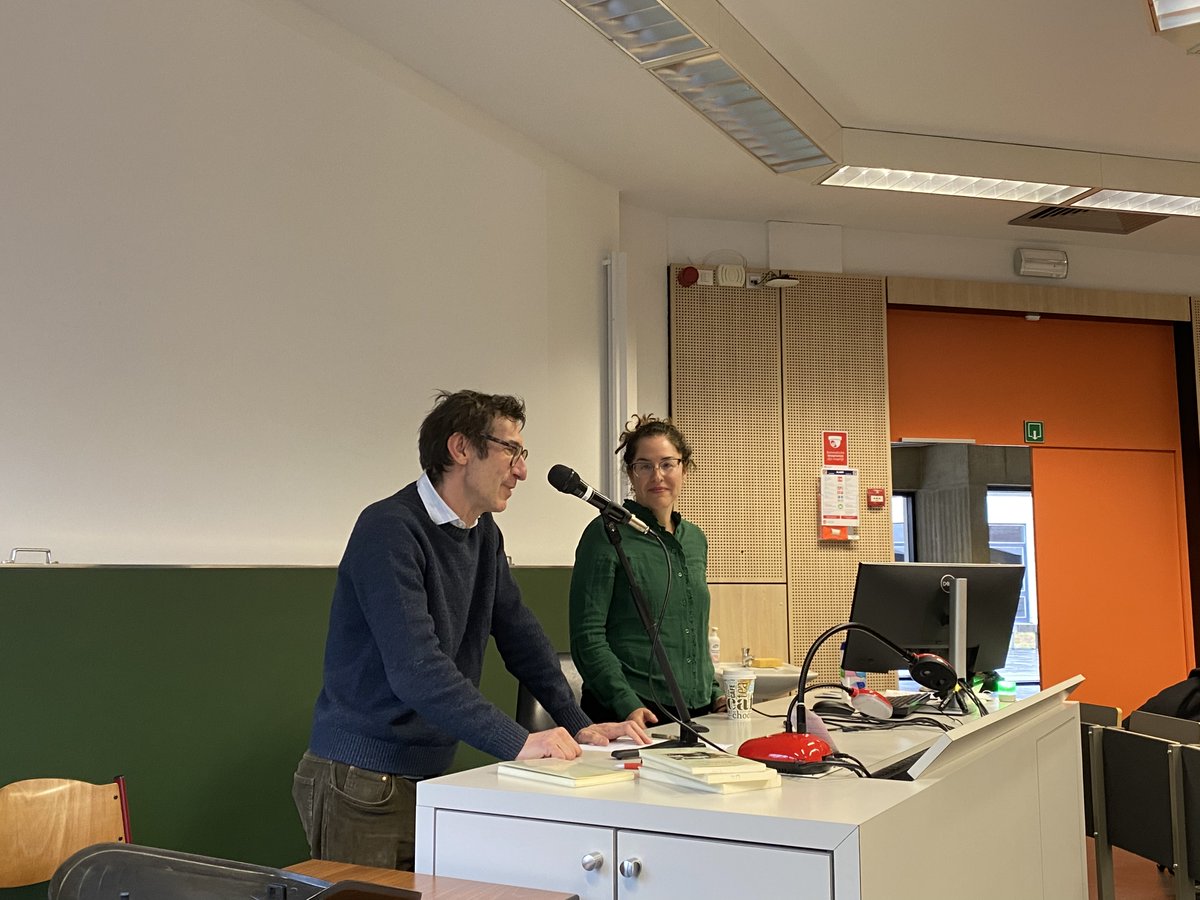 Guadalupe Nettel habla de la escritura como algo delicioso; un proceso que le permite entrar en la piel de los bellos monstruos que nacen (y mueren) en el mundo trazado por sus letras. ¡Muchas gracias a todos los que participaron en la charla de ayer!