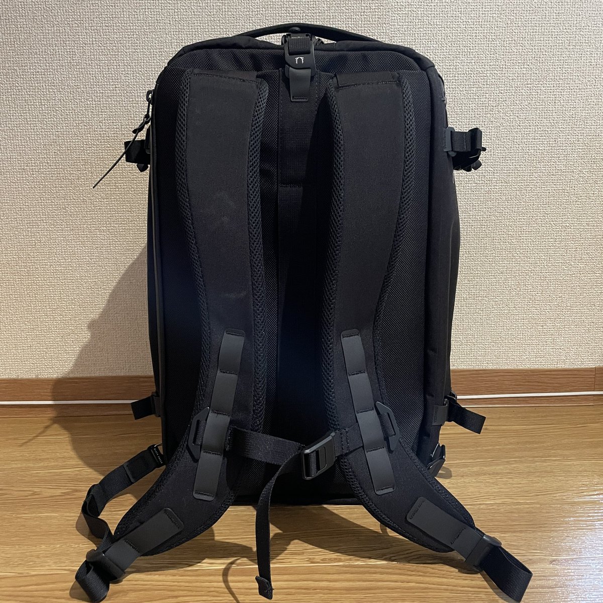 jeishidqw's tweet photo. 8月に海外のクラファンで注文したバッグが遅れに遅れてようやく届いた😂
30Lでボストンバックにもリュックにもなる仕様。ゴルフとか旅行の時に重宝しそう🙌
2wayとか3wayという売り文句に弱い 笑

#blackember
#ブラックエンバー
#DEX30
#forge https://t.co/fFkntrp9s9