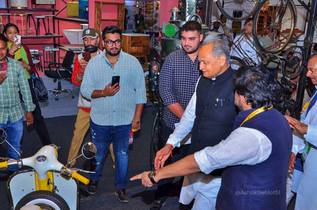 ashokgehlot51's tweet photo. राज्य के उत्पाद
विदेशों तक लाभ

प्रदेश के उत्पादों को वैश्विक स्तर पर पहचान दिलाने और राज्य के व्यवसायियों को अंतरराष्ट्रीय प्लेटफॉर्म दिलाने के उद्देश्य से राजस्थान इंटरनेशनल एक्सपो, जोधपुर में सहभागिता की। https://t.co/tYFCXupEad