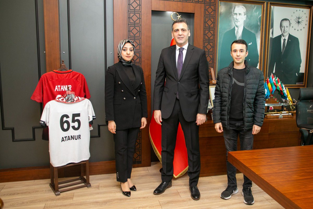 Sn. Esra ERDENK ve Sn. Ömer Faruk ALPAY, İl Emniyet Müdürümüz Sn. Atanur AYDIN'ı makamında ziyaret etti. 

<a href="/ayd_atanur/">Atanur Aydın🇹🇷</a>