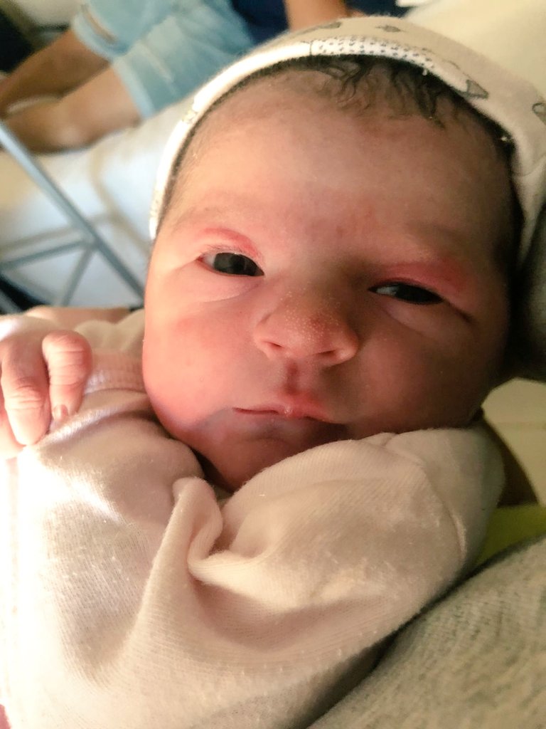 nanopalacioo's tweet photo. Espere tanto para conocerte  y se me hizo tan difícil todo , que ahora te tengo en brazos y aún no puedo creerlo. Sos mi mayor creación y mi mundo entero me diste el título de madre y me elegiste , gracias hijita , gracias..
Te amo almita con todo mi corazón .❤️‍🩹 https://t.co/zfqnW8AWuh