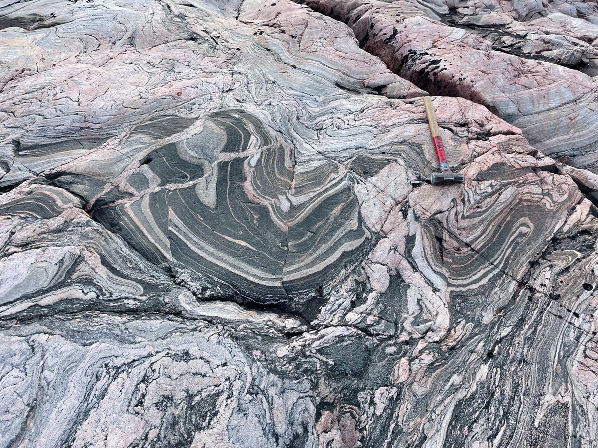 Interested in #rocks and #minerals🪨? 

Check out our webapp‒campGEO📲 It's a free platform for mobile with 30+ hours of conversational audio🎙 &amp; integrated pictures &amp; diagrams🖼️to help you learn #geology basics

Sign in for free access!
cmpgeo.com/40hvIv8