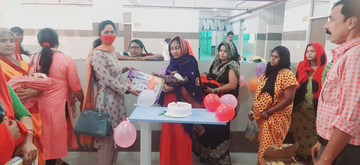 KendraSakti's tweet photo. @DMjaunpur @PMOIndia @CMOfficeUP @MinistryWCD #mahilakalyanvibhag @tweetjawed1 जिला महिला अस्पताल में मनाया गया कन्या जन्मोत्सव, नवजात बच्चियों को बेबीकिट  वितरित किया गया। https://t.co/tsEGJWfU3Q