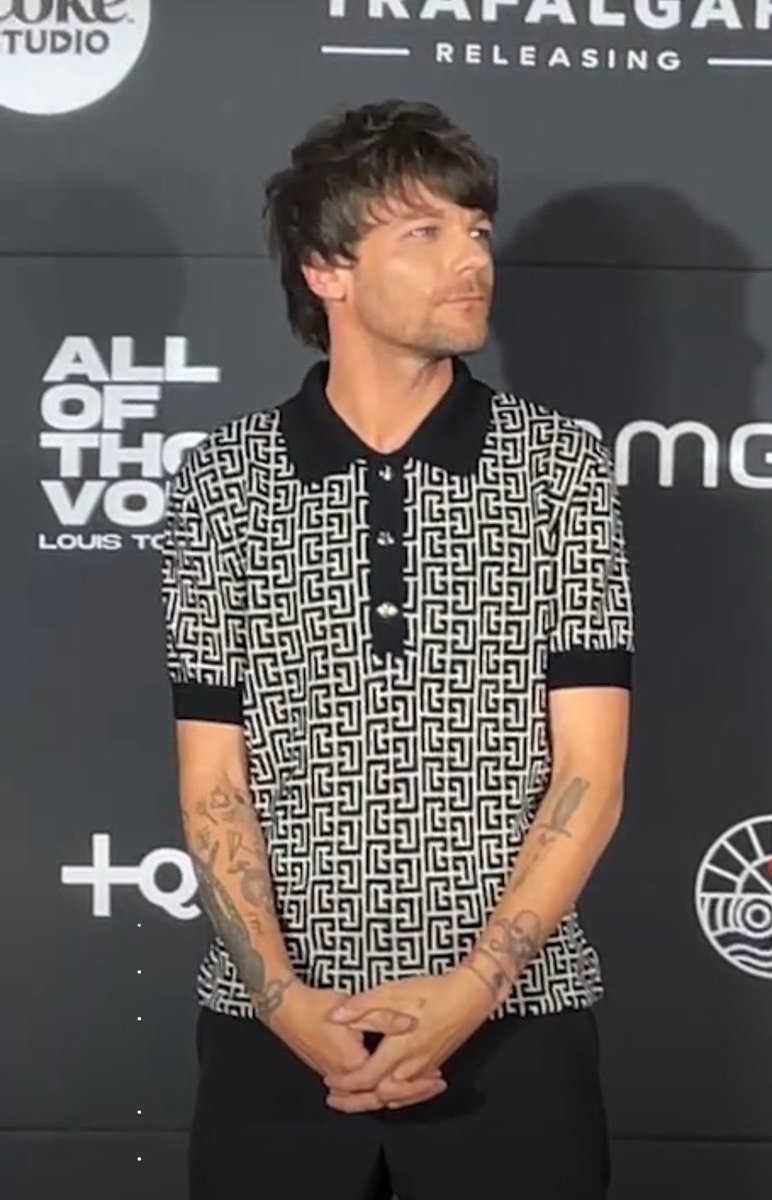 LARRY_2913's tweet photo. Hoy me duermo feliz de saber que Louis tuvo una gran premier, que se sintió el amor que las mexas le tenemos y Obvio LOUIS HERMANO YA ERES MEXICANO
que bonito día le dieron al solecito
Te amamos sol ❤️🇲🇽
#AllOfThoseVoices https://t.co/TQ3r9UzBTG