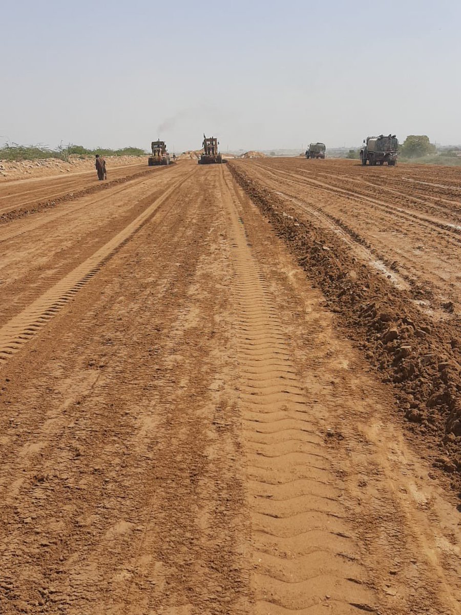 murtazawahab1's tweet photo. Good progress is being made on the development of Malir Expressway by #SindhGovt. In the 1st phase, our target is to complete the section from Qayyumabad to Airport by August this year. It will only take 10 minutes to reach airport through this expressway #KarachiWorks https://t.co/E6kT1NY3Uh