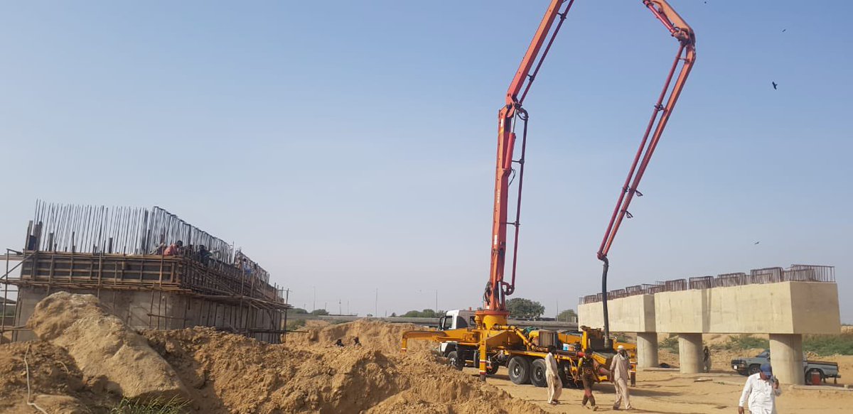 murtazawahab1's tweet photo. Good progress is being made on the development of Malir Expressway by #SindhGovt. In the 1st phase, our target is to complete the section from Qayyumabad to Airport by August this year. It will only take 10 minutes to reach airport through this expressway #KarachiWorks https://t.co/E6kT1NY3Uh