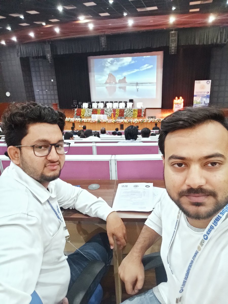 FarazKh15463307's tweet photo. Such a wonderful environment full of ideas and upcoming ideals together sharing their views and experience to grow together.
#BES23
#Enterpreneurs
#GaonToGlobal
#GyanBhawanPatna https://t.co/41dfBVLG95