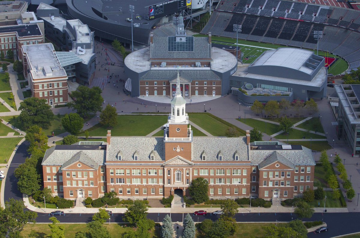 GaslightApts's tweet photo. Searching for off-campus housing near the University of Cincinnati? We've got you covered.
https://t.co/FwE2vhJpqI https://t.co/H6cGgg9kgG