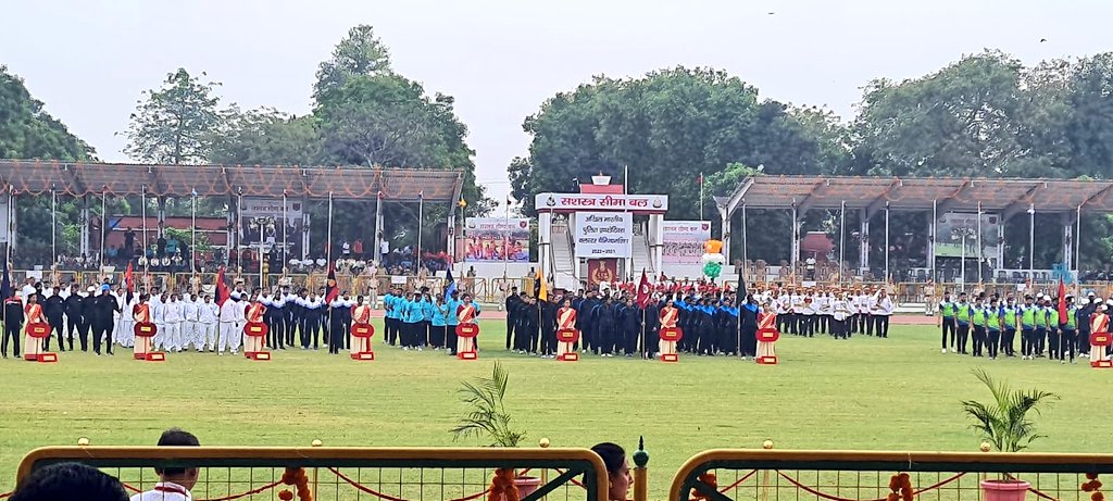 SSB_INDIA's tweet photo. Lighting of the symbolic flame of 71st All India Police Athletics Cluster Championship- 2022-23.  

@PMOIndia
@HMOIndia
@UPCMOffice
@Media_SAI
#AIPSCB
#AIPAC https://t.co/GyrinYSJmt
