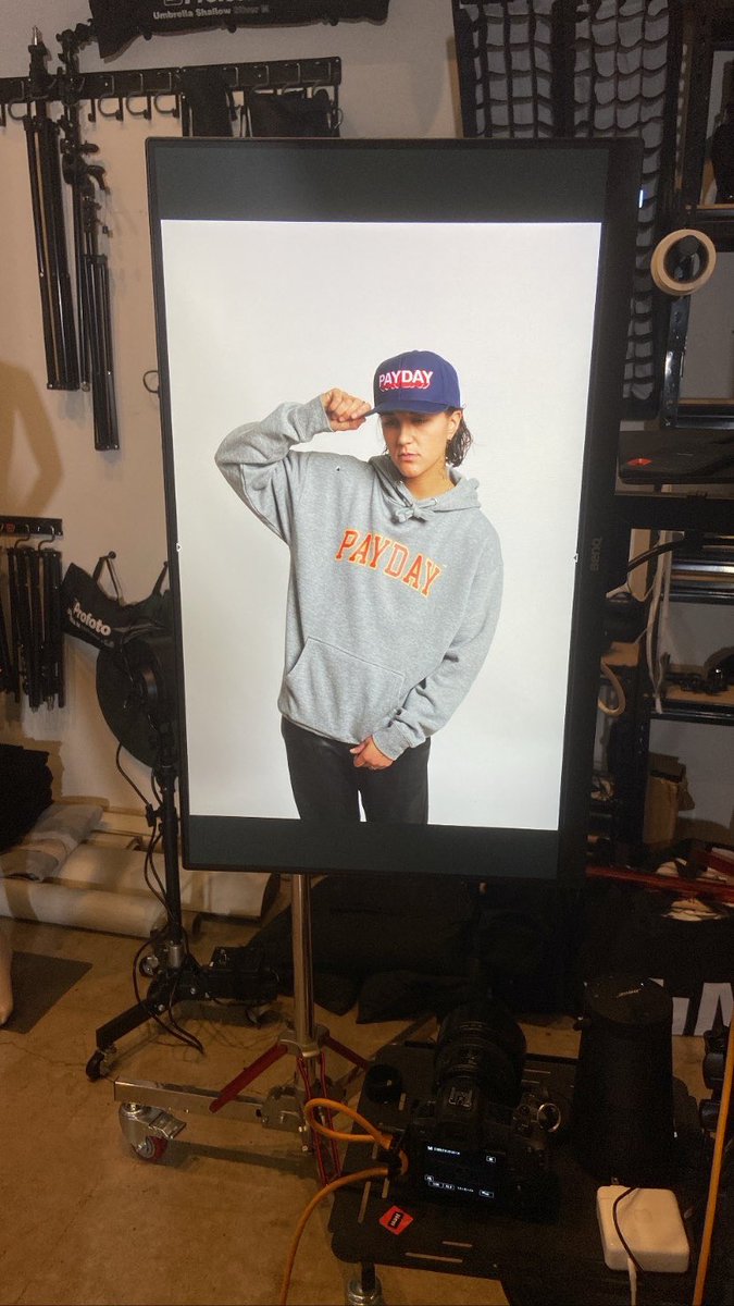 elprezdeLA's tweet photo. Paying dues. @payday_la merch otw. Ya copping? 💰

📸 Shot by the bro @coopatroop https://t.co/wHdqdMUMhx