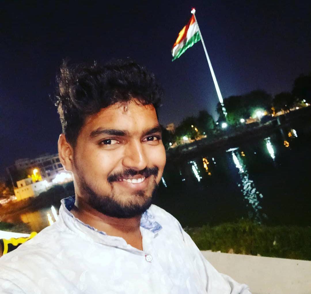 godhracity's tweet photo. #Dahod દાહોદ માં રહેતો પ્રતિક સુનિલ પીપડા આજે સવારે કંઈ બોલ્યા વિના નીકળી ગયો છે, સાંજ સુધી કોઈ સમાચાર નથી અને મોબાઈલ પણ સ્વીચ ઓફ છે.
જો કોઈને પ્રતીક વિશે કોઈપણ પ્રકારની માહિતી મળે છે અથવા તે ક્યાંક દેખાય છે, તો તમે આ નંબરો પર સંપર્ક કરી શકો છો
9427619208 સુનિલ
9428363838 મનીષ https://t.co/EGQ2q9o5rd