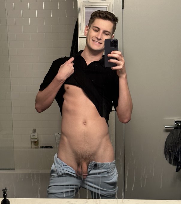 went commando today 😈 https://t.co/UQrWkq8GVs