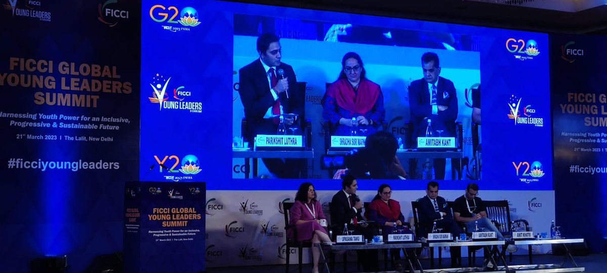 MadhouseWorks's tweet photo. With 90K #startups growing in the country, India is speeding with the wheel of #digitalization @amitabhk87 where 42% of the real time transactions in the world happen in #india #ficciyoungleaders https://t.co/cQgLNlqZ1I