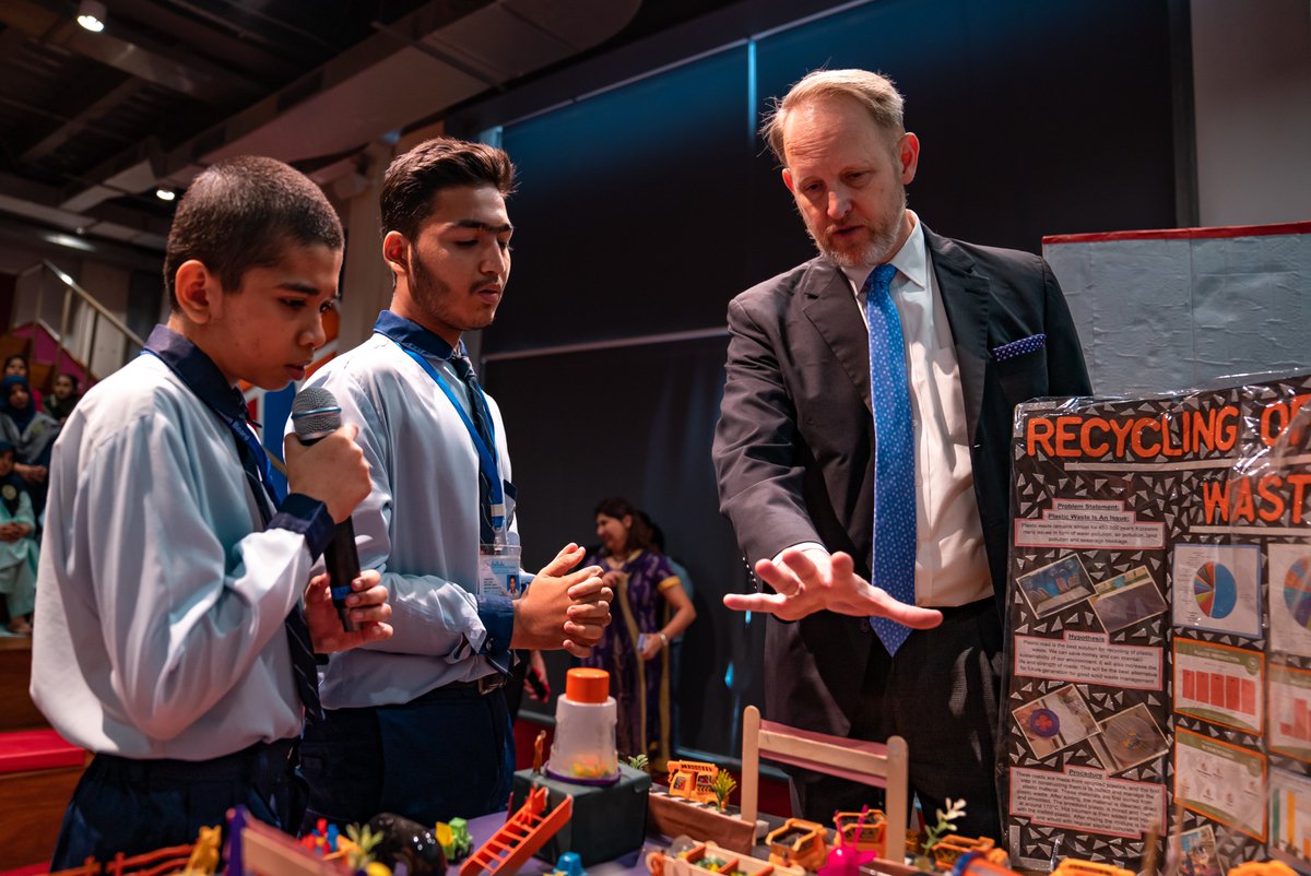 usconsulatekhi's tweet image. 1/3 Country Public Affairs Officer Will Ostick from @usembislamabad visited @DawoodTdf MagnifiScience center to meet the winners of STEM Competition under the U.S. Government initiative to promote STEM education in Karachi. #STEMeducation #USSupportingEducation #USPAK #USinPAK