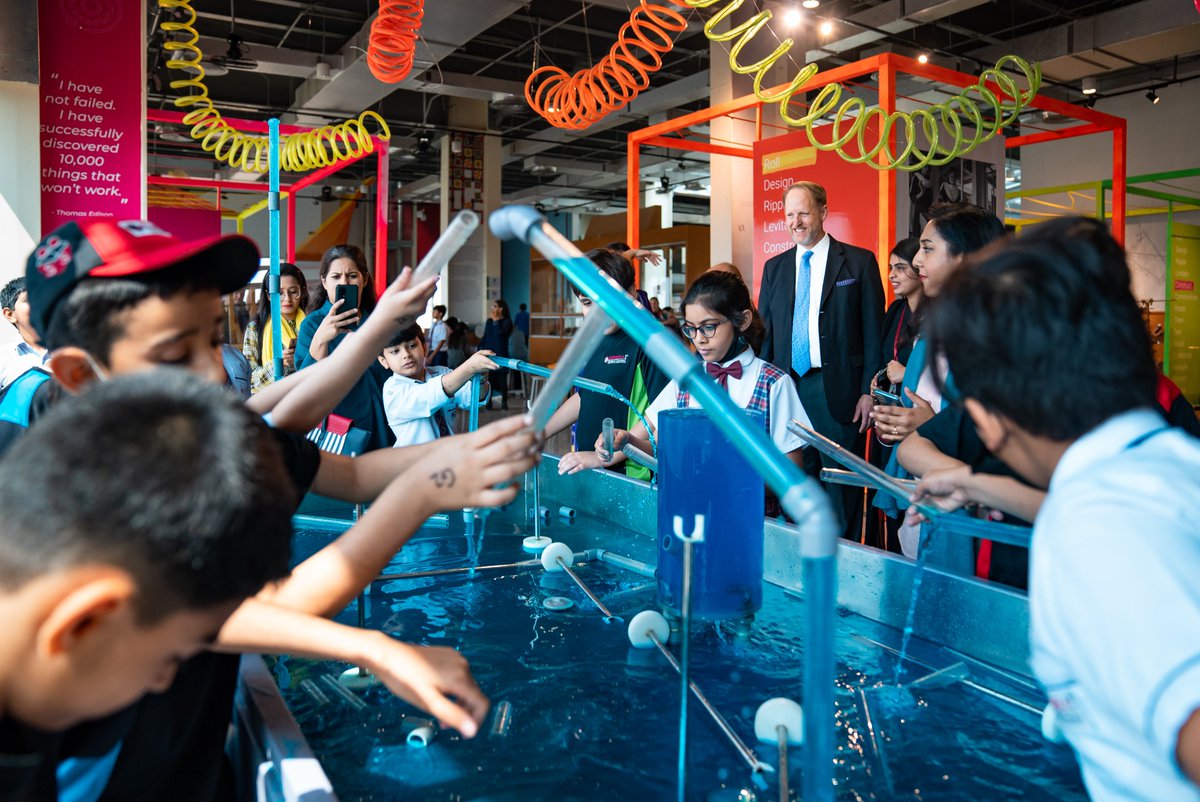 usconsulatekhi's tweet image. 1/3 Country Public Affairs Officer Will Ostick from @usembislamabad visited @DawoodTdf MagnifiScience center to meet the winners of STEM Competition under the U.S. Government initiative to promote STEM education in Karachi. #STEMeducation #USSupportingEducation #USPAK #USinPAK