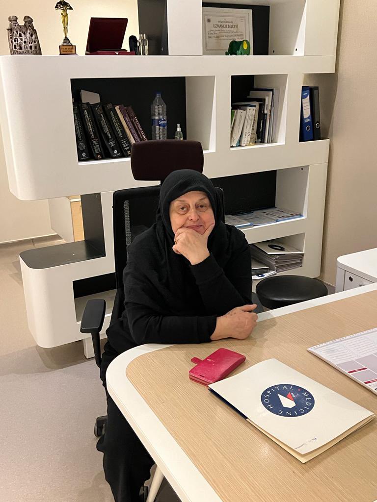 ayla42319035's tweet photo. Canim annem ,babama eşlik etmek için gittiği hastahanede,bu fotoğraf çekildikten yaklaşık 2 saat sonra acil bypass ameliyatına alındı. Ailece şoka girdik, Rabbime şükür durumu stabil,Allah’ın izni ile herşey güzel seyir ederse bugun normal odaya çıkacak🙏🏻🤲 https://t.co/XfWgHS0lyl
