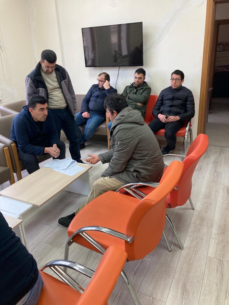 IlceTalas's tweet photo. Adıyaman Nüfus Müdürlüğüne gönüllü çalışmaya giden personellerimiz... Yaralarımızı birlikte saracağız..@gokmen_cicek_  @sefikaygol @Bekirsenturk03 @kayseriilnufus https://t.co/1sjRCZQPun