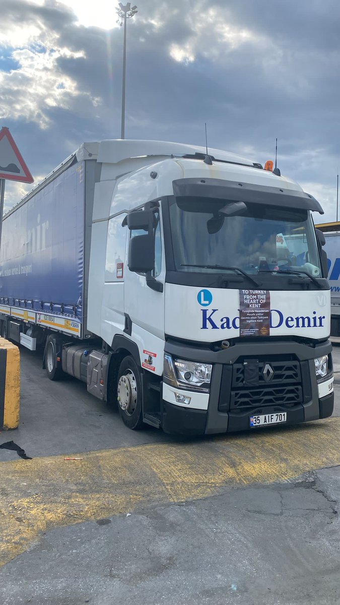 TO TURKEY
FROM THE
HEART OF
   KENT
---------------
Yüreğinde hissedersen
       mesafe yoktur
Geçmiş olsun Türkiyem
      İngiltere Kent