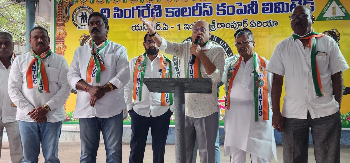 INTUCSCMLU's tweet photo. INTUC Secretary General Janak Prasad accused the central and state governments of attempting to privatize Singareni and criticized KCR for failing to fulfill his promise of opening new coal mines during a recent gate meeting. #Singareni #KCR #coal @Singareni1 @PRO_SCCL https://t.co/6HXMZgMYTU