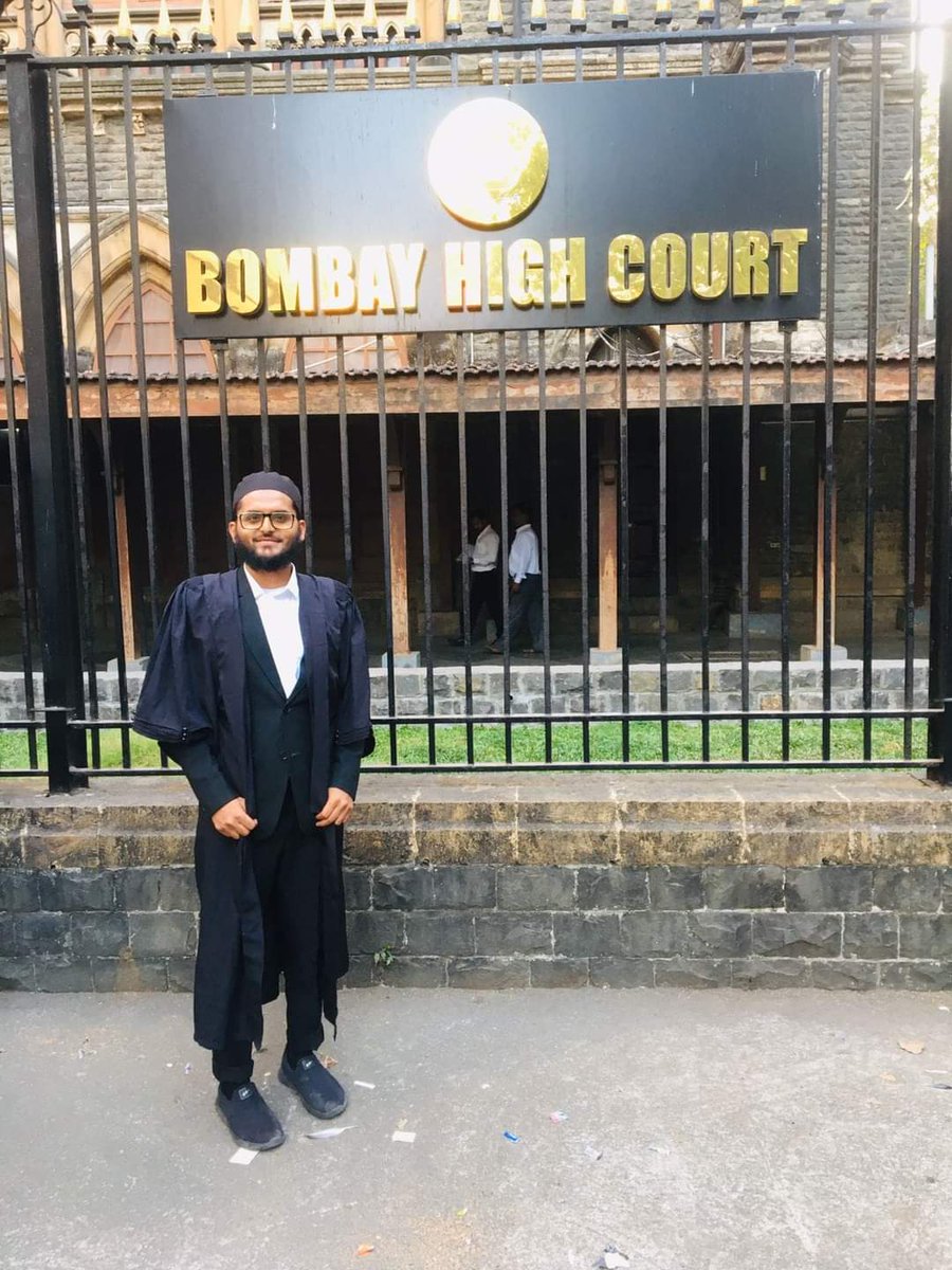 دار العلوم دیوبند سے سند فضیلت حاصل کرنے کے بعد "مفتی ہاشم قاسمی" نے ملک کی عدالتوں میں درست مسلم نمائندگی کے لیے وکالت کے میدان میں قدم رکھا اور وہ اب تک ممبئی ہائی کورٹ میں انٹرن شپ بھی مکمل کر چکے ہیں، ساتھ ہی وہ مہاراشٹر کی ایک مسجد میں امامت کے فرائض بھی سرانجام دے رہے ہیں!