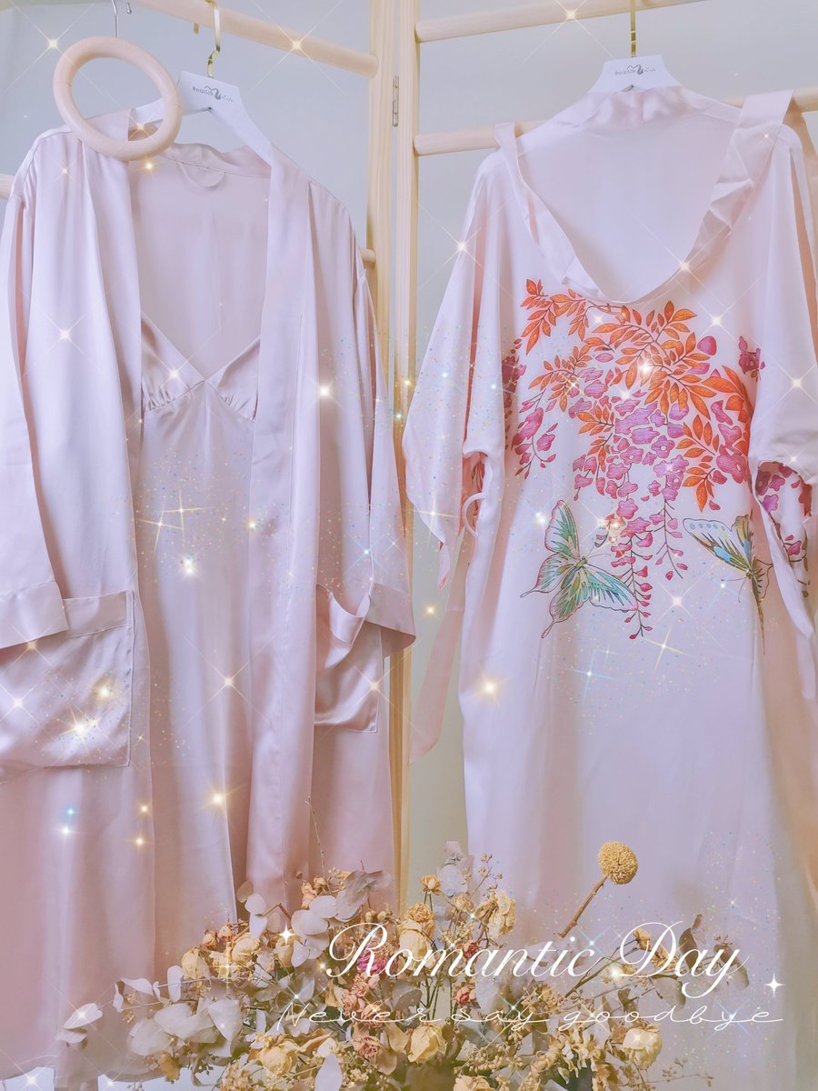 Which one will you choose? Is the left one, or the right one?👆 bit.ly/3TvjxZr #silkrobe #silksatin #silkproducts #luxurysilk #mulberrysilk #luxuryrobes #kimonorobe #longrobe #silkkimonorobe #stylepost #loungewear #luxuriouslifestyle #womensfashionstyle #silksleepwear