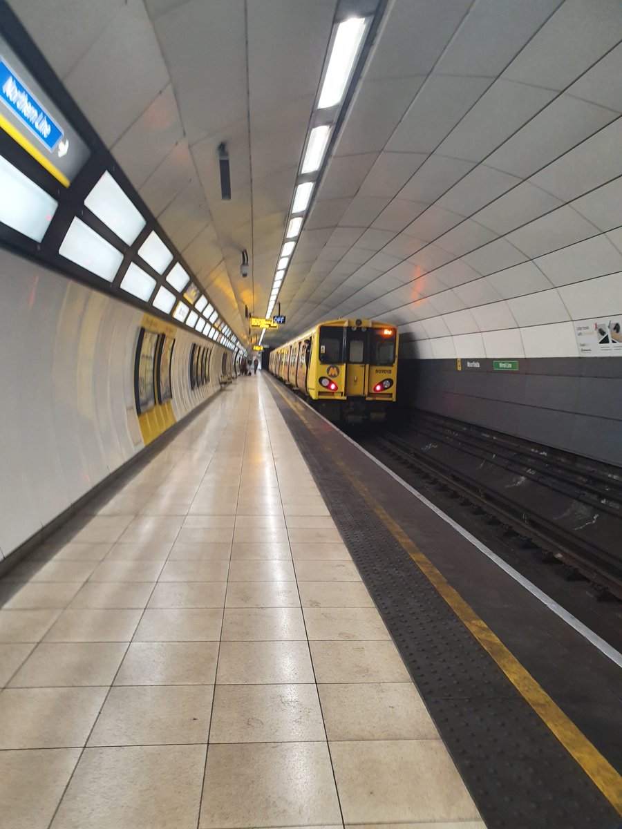 Merseyrail tweet media