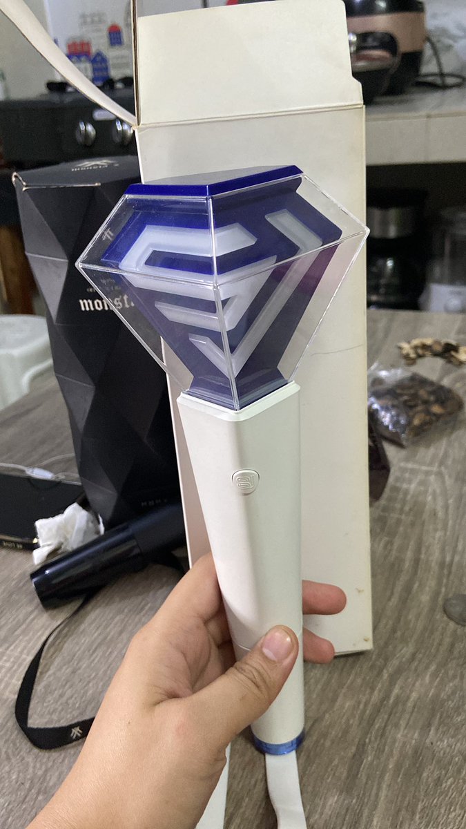 Rhain0123's tweet photo. PLS RT!

WTS LFB PH ONLY 

Monsta x Ver. 1 ₱3000
SuJu lightstick Ver.2 ₱1,800
MOD: LBC and can do meet up at Sm north area
MOP: Gcash or bank

Prices are negotiable but please no lowballers

#MonstaX #SuJu #SuperJunior #Lightstick #Monbebe #Elf https://t.co/qigGTo8QnH