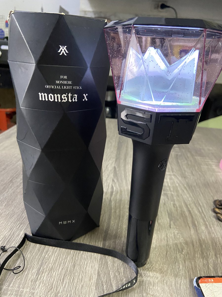 Rhain0123's tweet photo. PLS RT!

WTS LFB PH ONLY 

Monsta x Ver. 1 ₱3000
SuJu lightstick Ver.2 ₱1,800
MOD: LBC and can do meet up at Sm north area
MOP: Gcash or bank

Prices are negotiable but please no lowballers

#MonstaX #SuJu #SuperJunior #Lightstick #Monbebe #Elf https://t.co/qigGTo8QnH