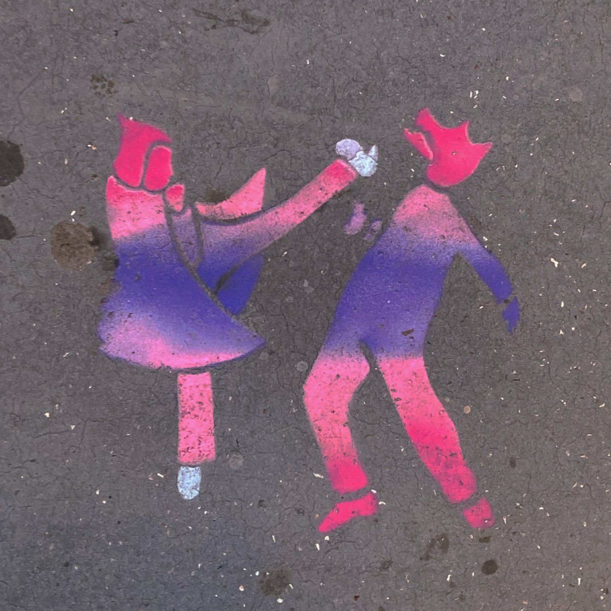 Aïe ! Pourquoi est-elle si en colère ? 💢
.
#VOYAGEUSE_KJIN #Lyon #France