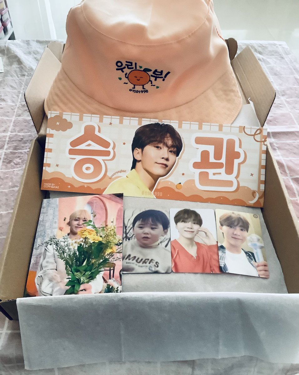methyleneboo's tweet photo. Hi! @Caratcityph Seungkwan Birthday Kit is here ๐ banged-up yung box dahil bwisit si flashex but the items are all in good condition, ang pretty niya sobra hehe until the next one #CCity_Feedbacks https://t.co/3WzsWarwYn