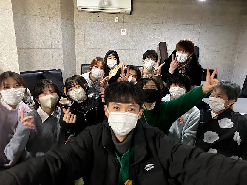freizeit_ngu's tweet photo. 【超今更LIVEレポ】

2023年2月8日に生駒レイブゲイト様にて、4回生の卒業ライブを行いました🌸

今回が4回生にとって大学生活最後のライブとなりました。ライブでの先輩方の姿はすごくかっこよかったです✨
先輩方、ご卒業おめでとうございます💐

ありがとうございました！

#奈良学園大学 #NGU https://t.co/jxi0UPLNzH